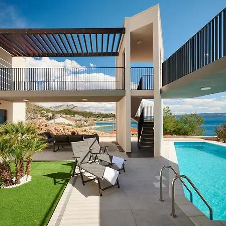 ヴィラ Luxury With A Swimming Pool Rat, Omis - 21548 ドゥギ・ラット